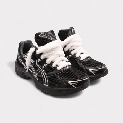GEL-1130 Black Pure Silver - Fluffy Laces White